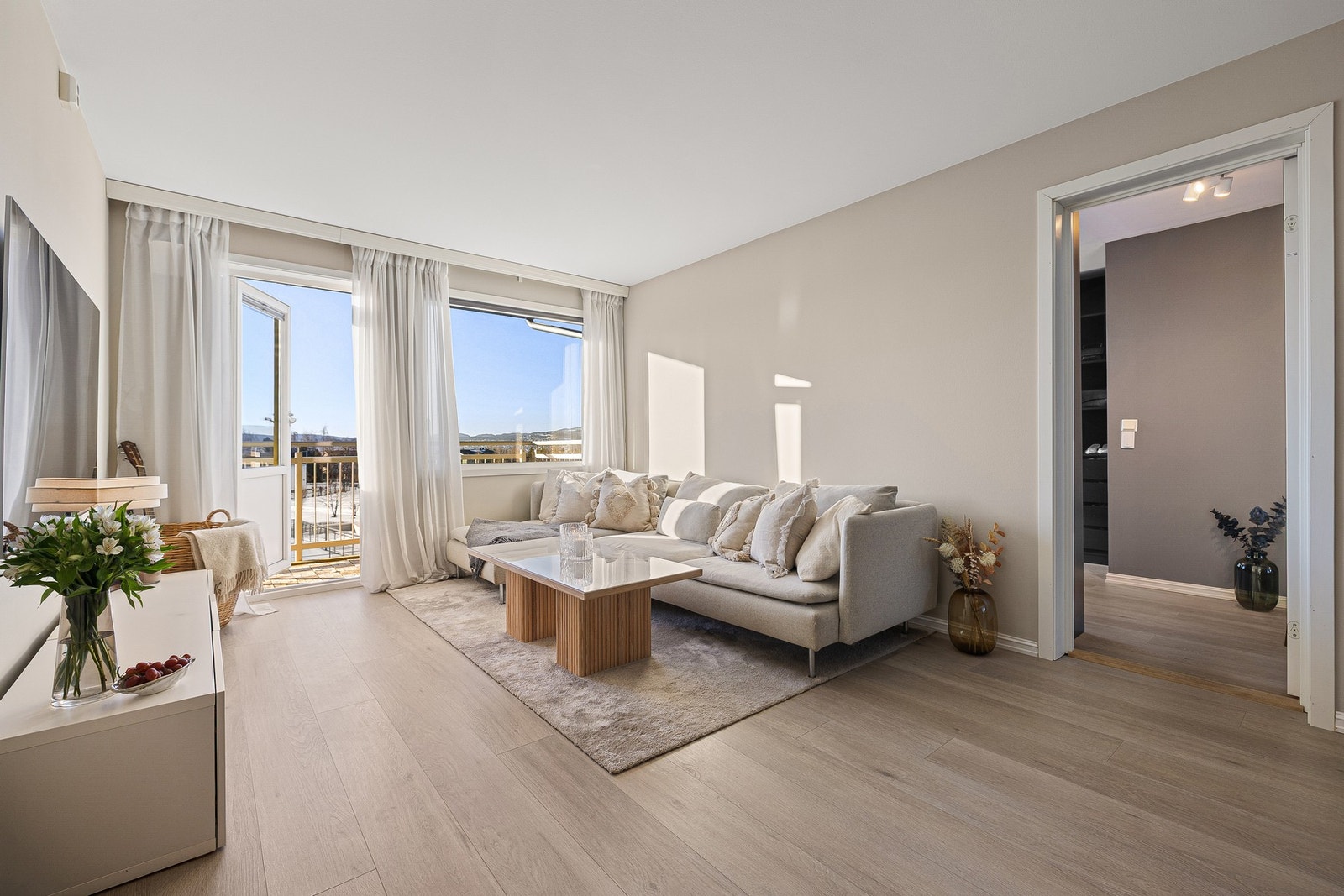 Velkommen til Ole Aasveds veg 6, presentert av EiendomsMegler 1 ved Alan Shaswar. Galleribilde