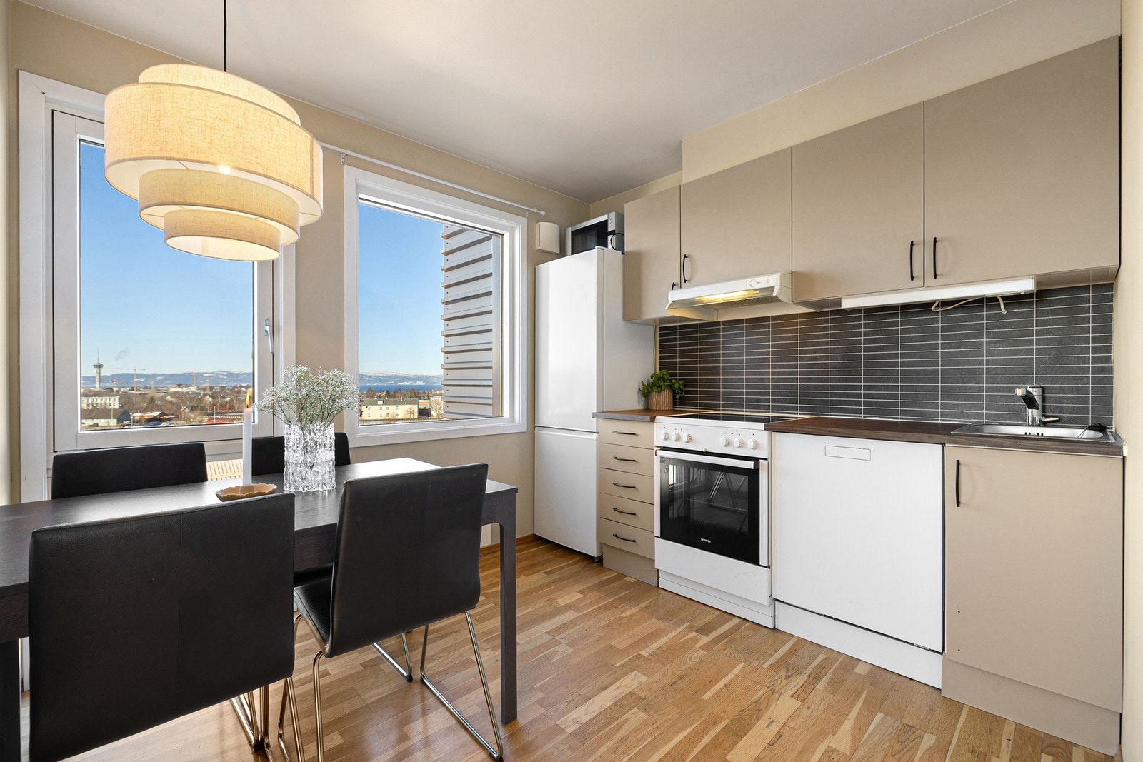 Fin hybelleilighet på 27 kvm med et soverom og egen inngang. Galleribilde