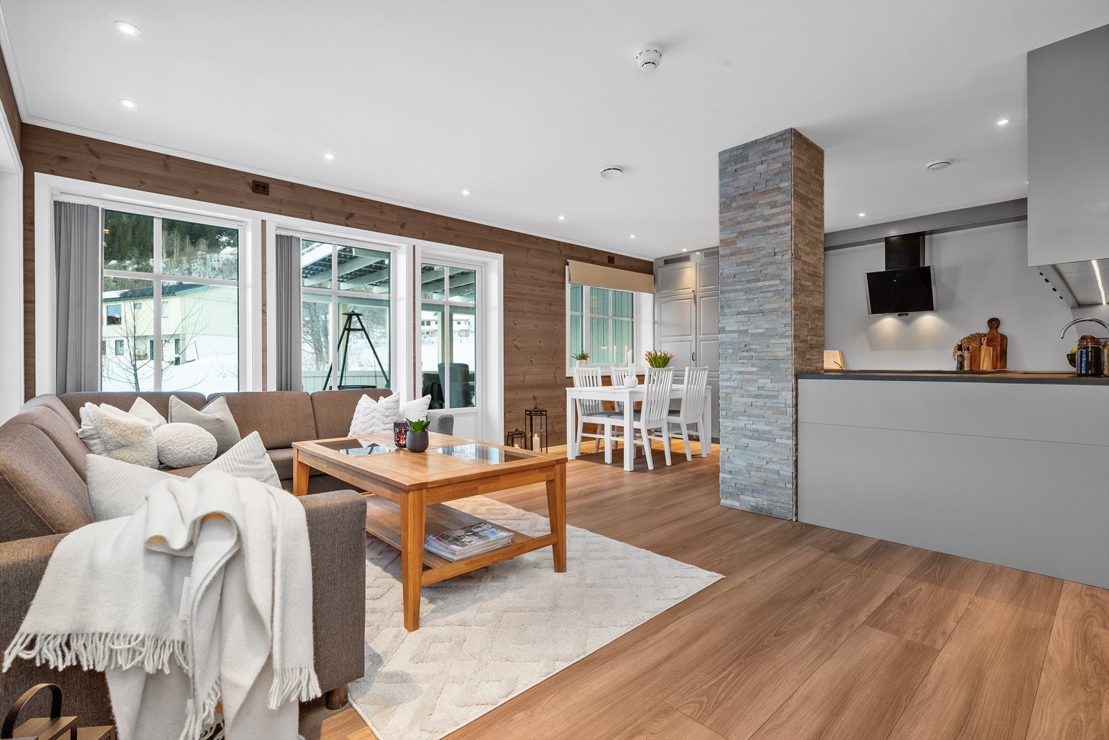 Rommet byr på varmekabler men du kan også sette inn peisovn hvis ønskelig, for å gi ekstra hygge på de kaldeste vinterdagene. Galleribilde