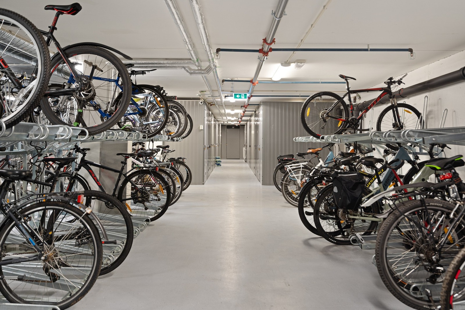 Felles sykkelparkering i byggets kjeller Galleribilde