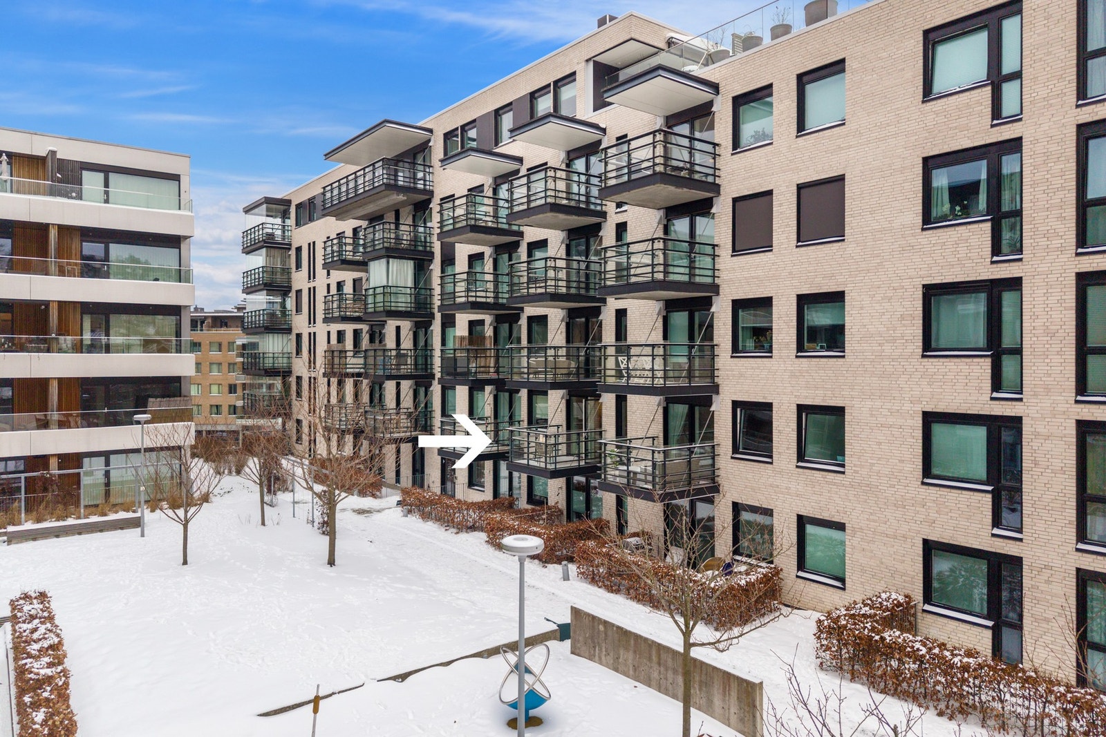 Balkongen ligger mot nordvest, og har fin ettermiddagssol Galleribilde