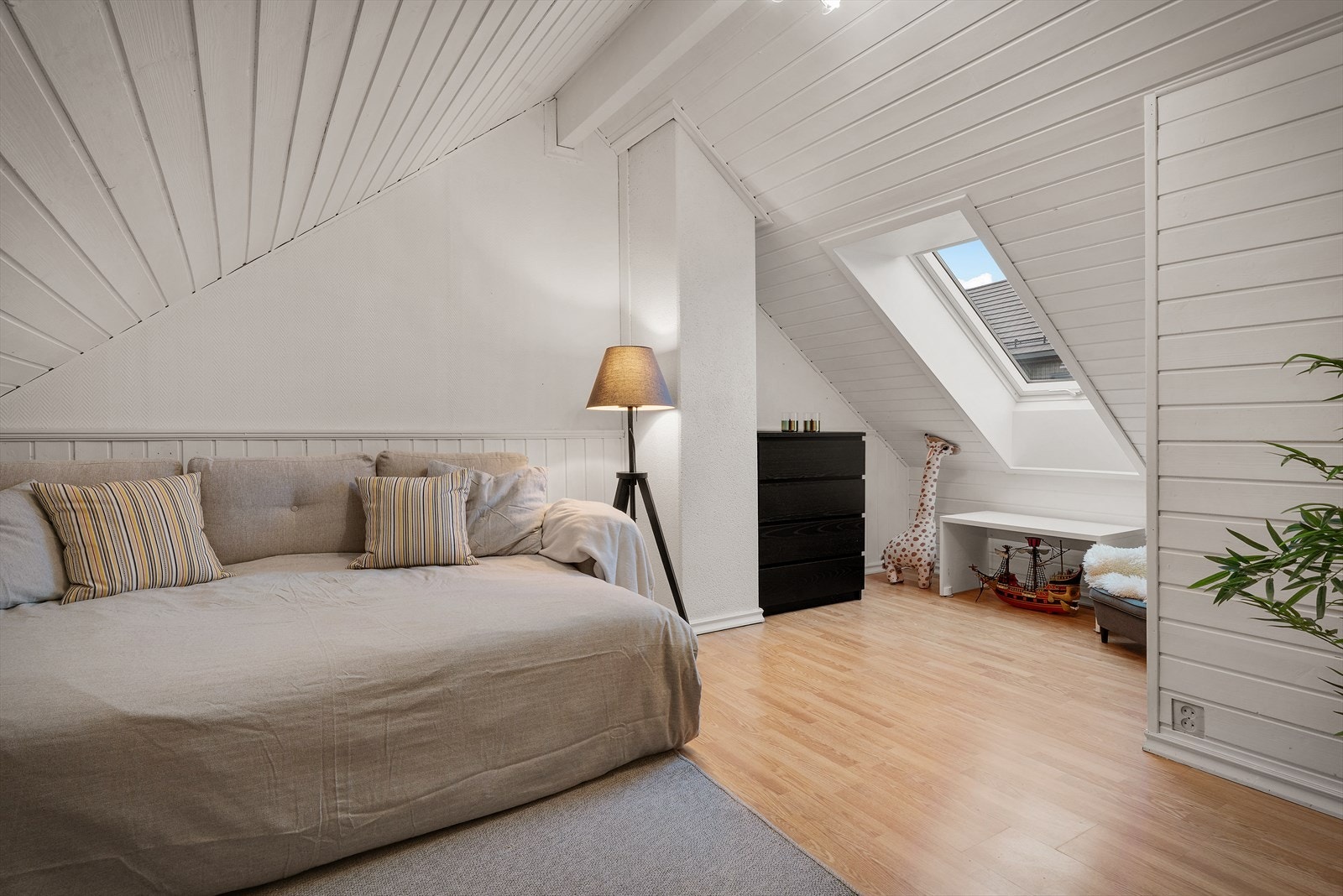 Loftet er romslig og har gode oppbevaringsmuligheter. Galleribilde
