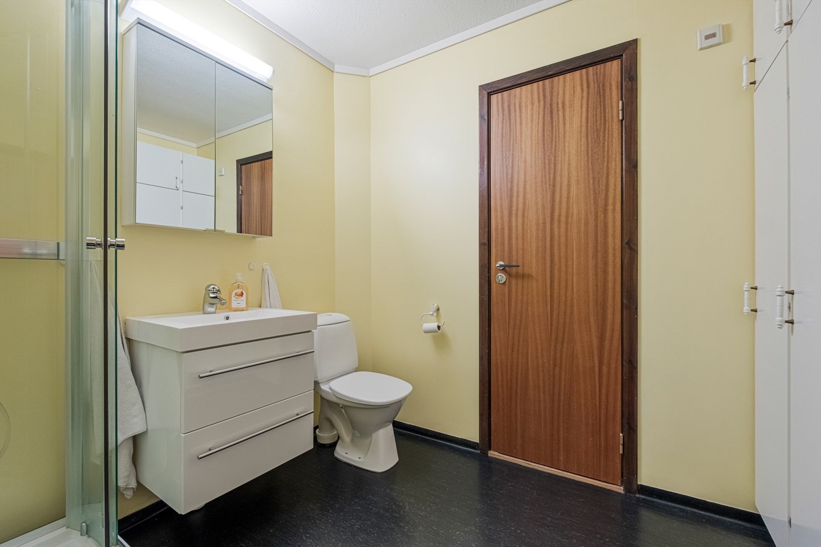 Romslig bad med gulvvarme Galleribilde