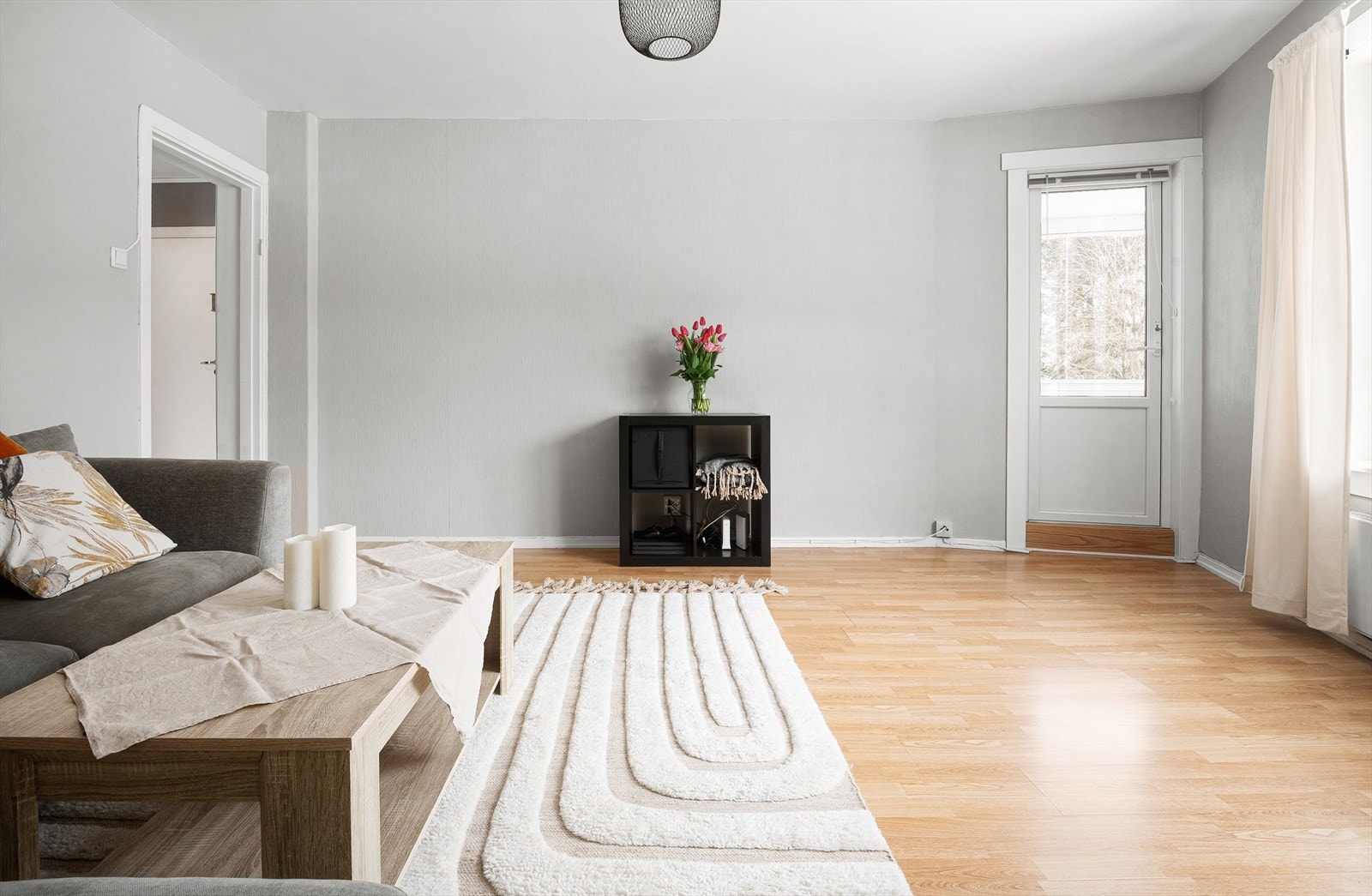 Her er det direkte utgang til den innglassede balkongen. Galleribilde