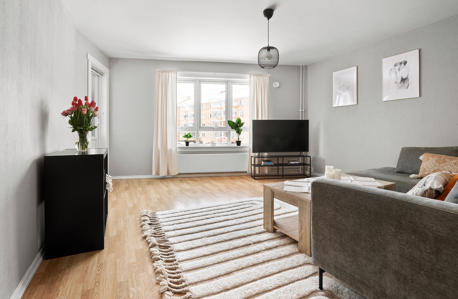 Rommet har en takhøyde på 2,50 meter og varmes opp av vannbåren varme. Galleribilde