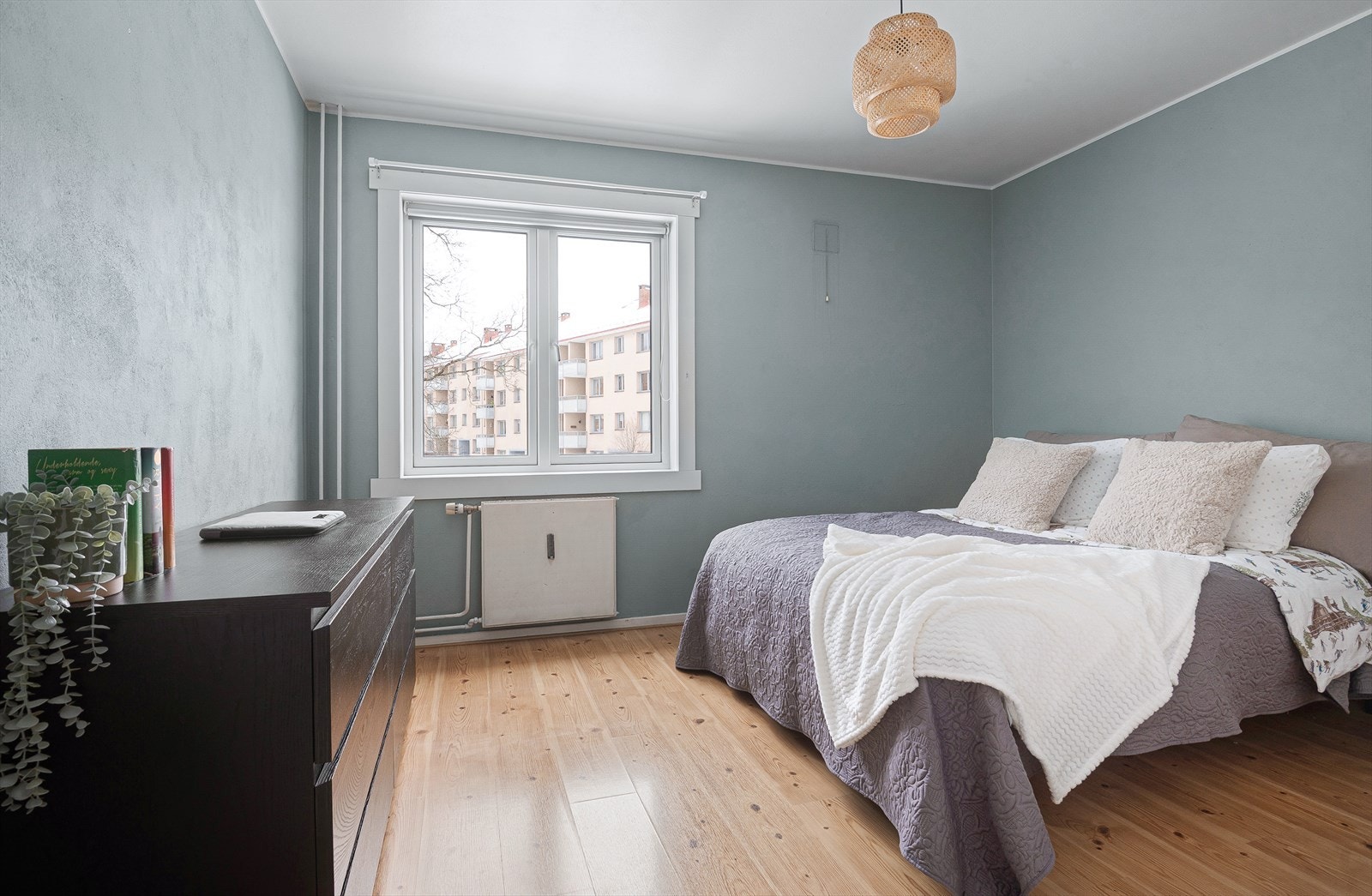 Soverommet har en behagelig størrelse med plass til seng og garderobeløsning. Galleribilde