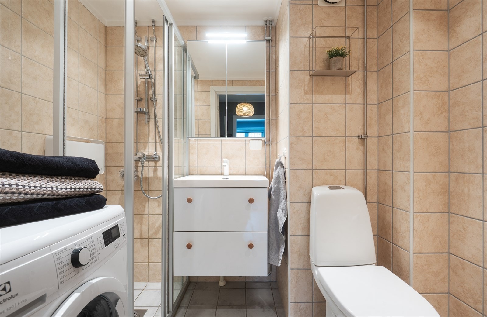 Badet ble rehabilitert i regi av borettslaget ca.2005/2007 og har flislagte overflater. Galleribilde