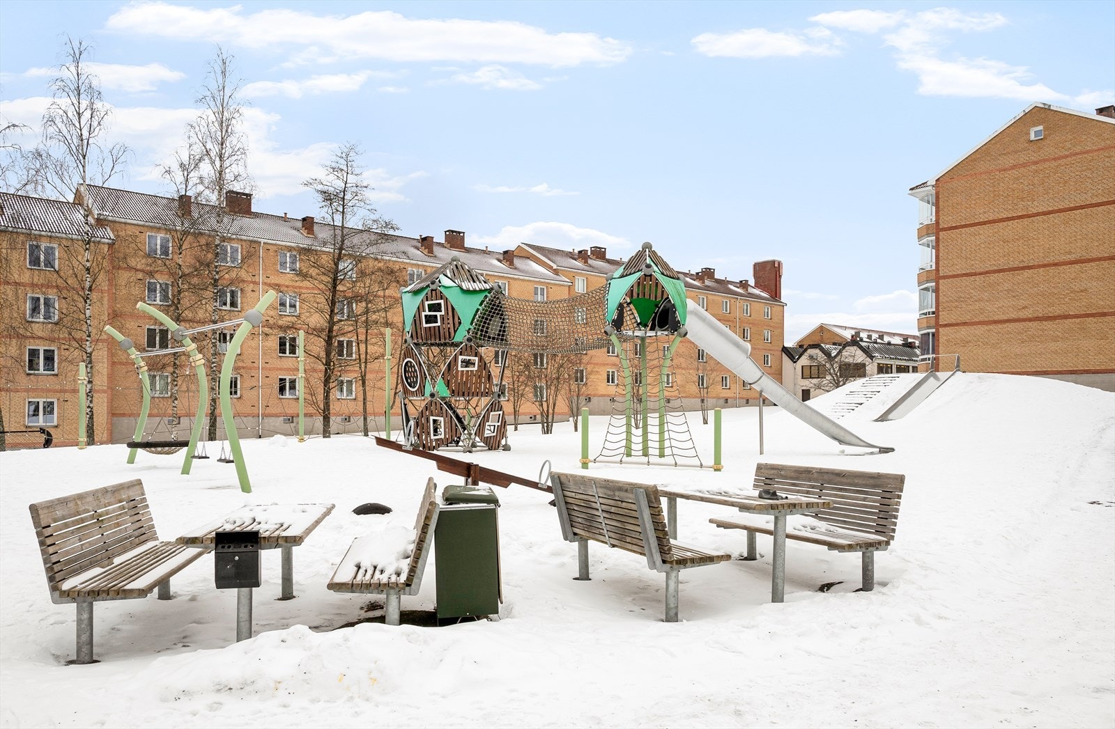 Borettslaget har en egen aktivitetsplass og flere lekeplasser på fellesområdene. Galleribilde