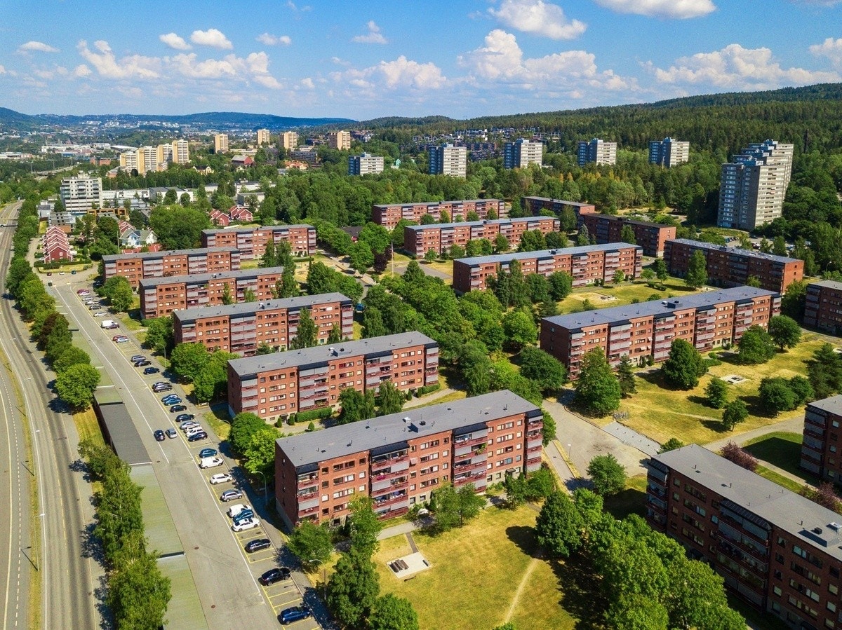 Haugerud har frodige grøntområder, og Stjernemyrveien ble av NRK kåret til Oslo kuleste gate i 2021 Galleribilde