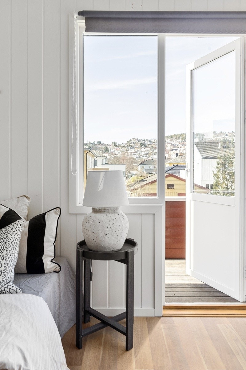 Sov Mars - Rommene er av god størrelse med plass til det man trenger. Rommene er møblert med seng og garderobeskap. Mars har også privat balkong. Galleribilde