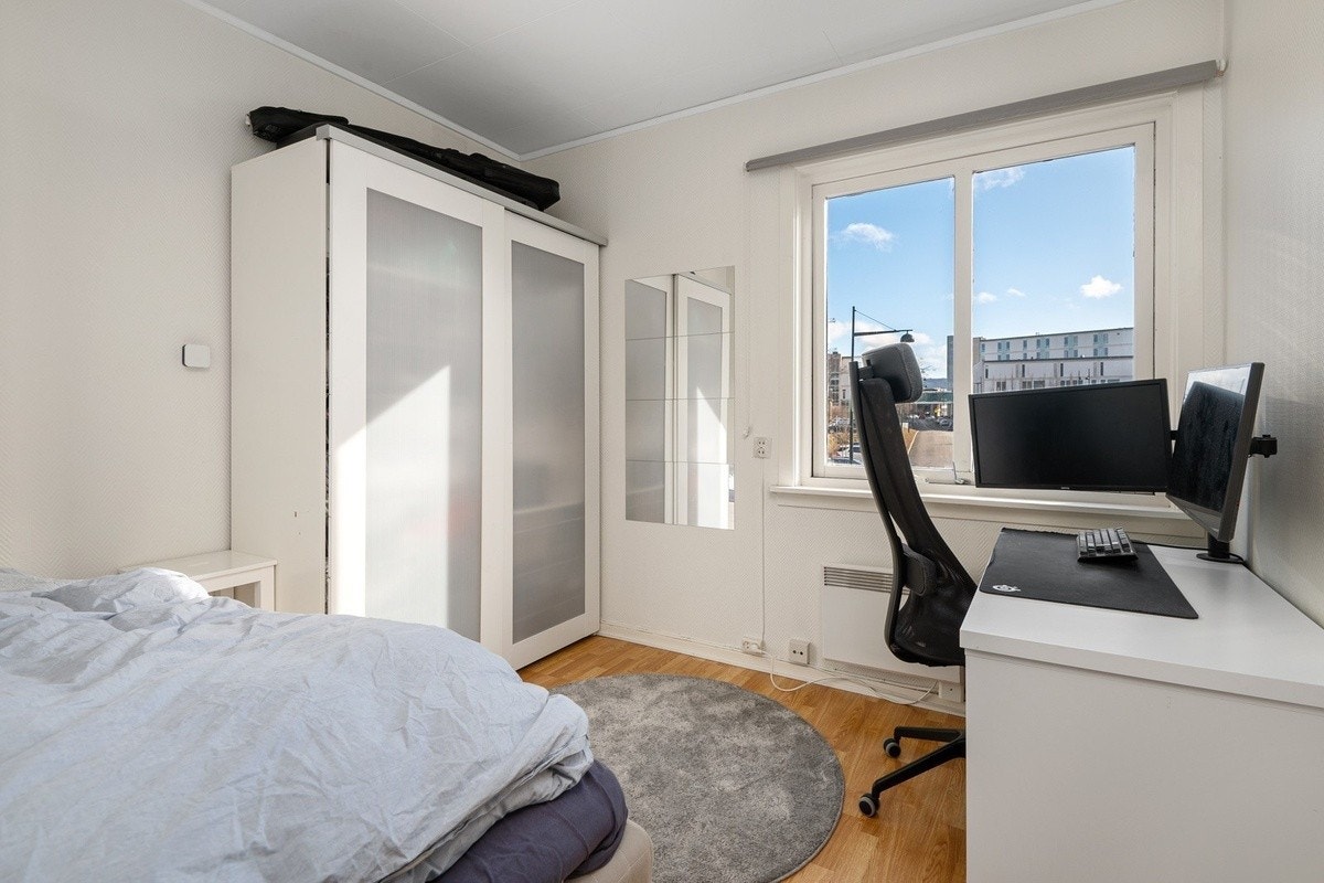 Sov Merkur - Rommene er av god størrelse med plass til det man trenger. Rommene er møblert med seng og garderobeskap. Galleribilde