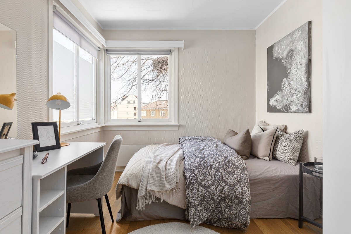 Sov Venus - Rommene er av god størrelse med plass til det man trenger. Rommene er møblert med seng og garderobeskap. Galleribilde