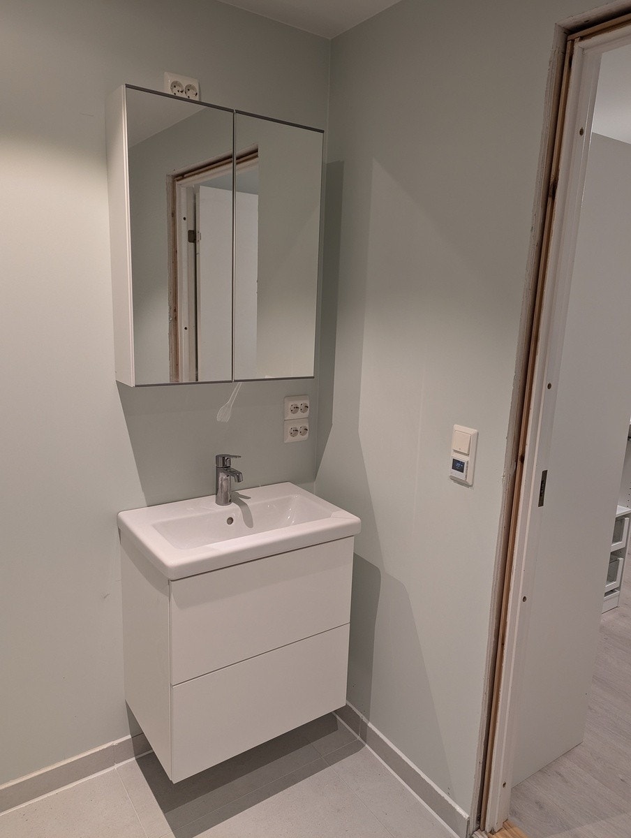 speilskap med servant Galleribilde