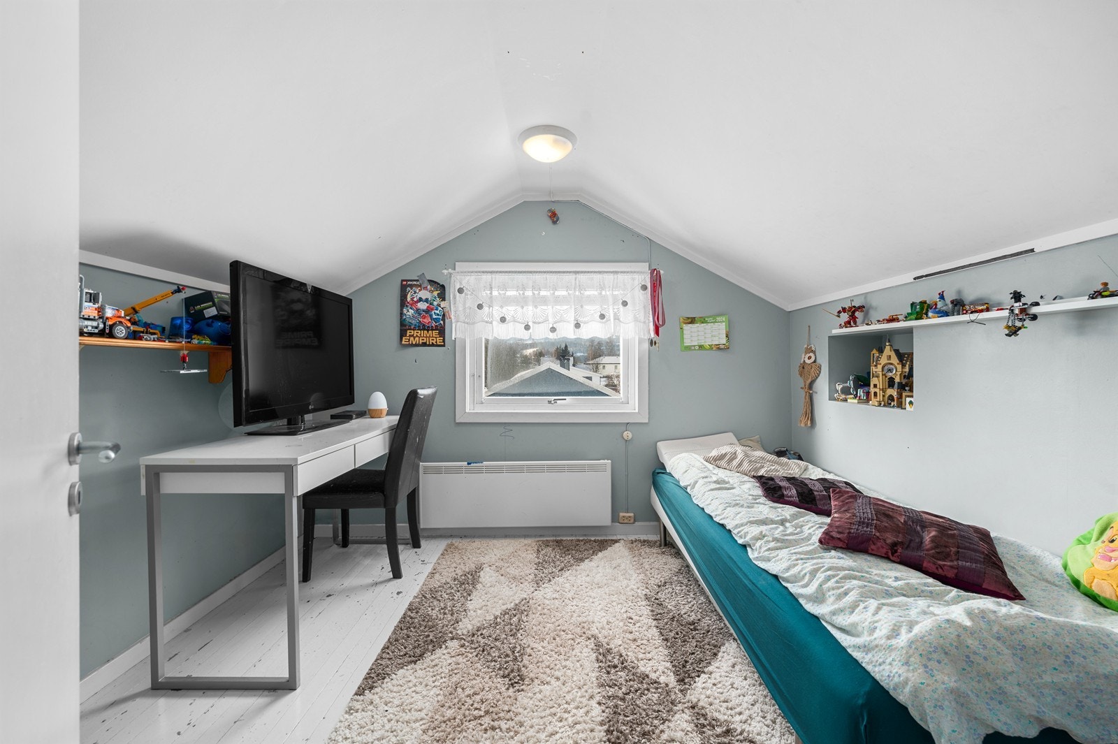 Rom nyttet som soverom. Innredning av loft er ikke søkt godkjent i kommunen. Galleribilde