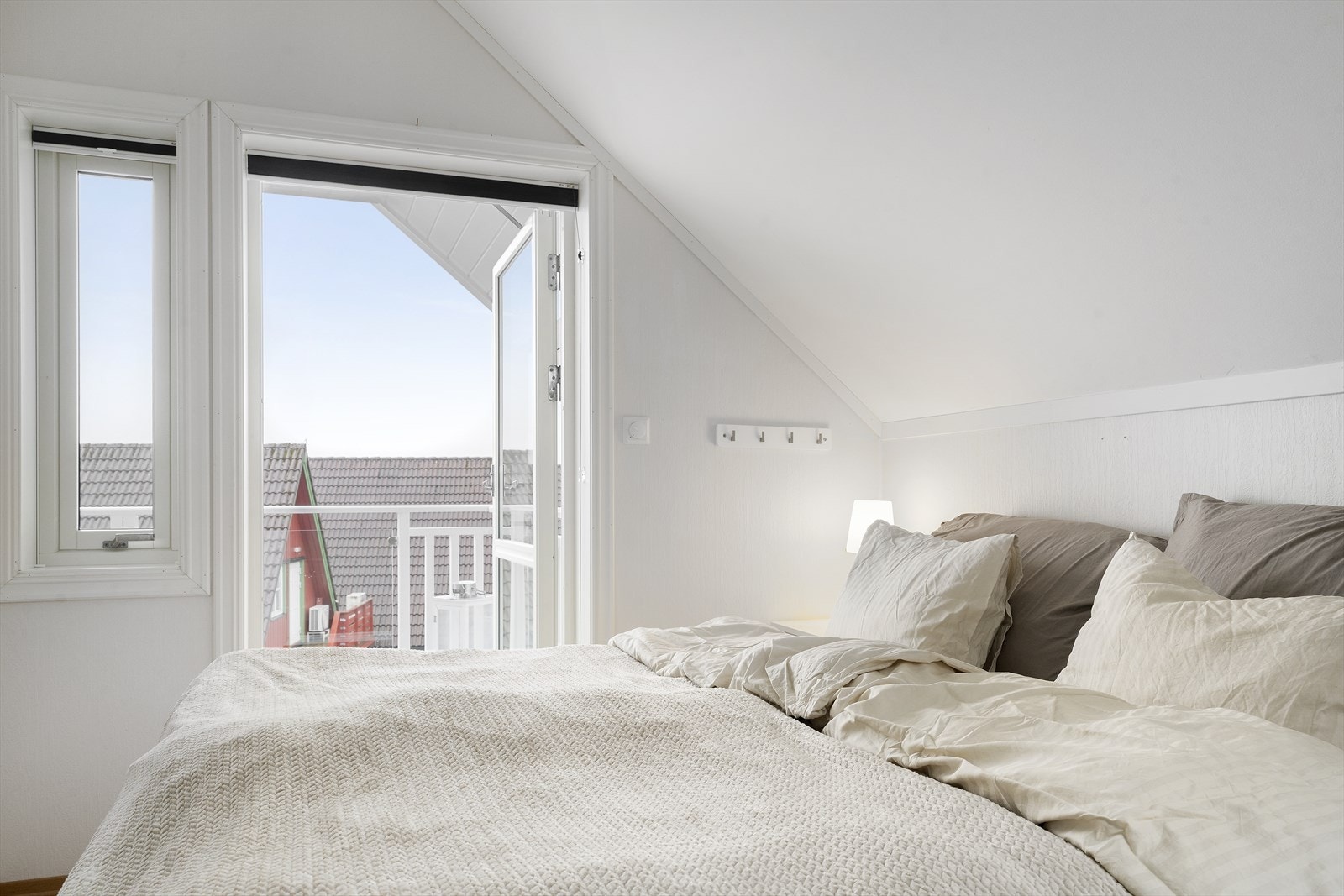 Soverom 3 av 3 med tilkomst til terrasse Galleribilde