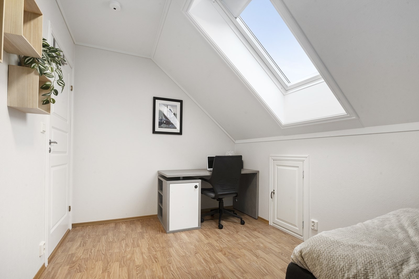 Soverom 1 av 3. Det er god storleik på alle soverom Galleribilde