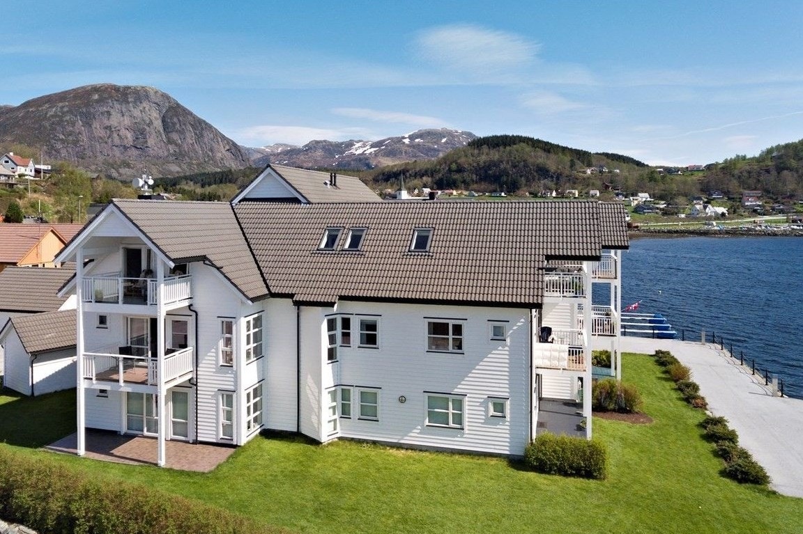 Leilegheita har ei sørvendt terrasse og ei vestvendt terrasse. Begge med overbygg Galleribilde