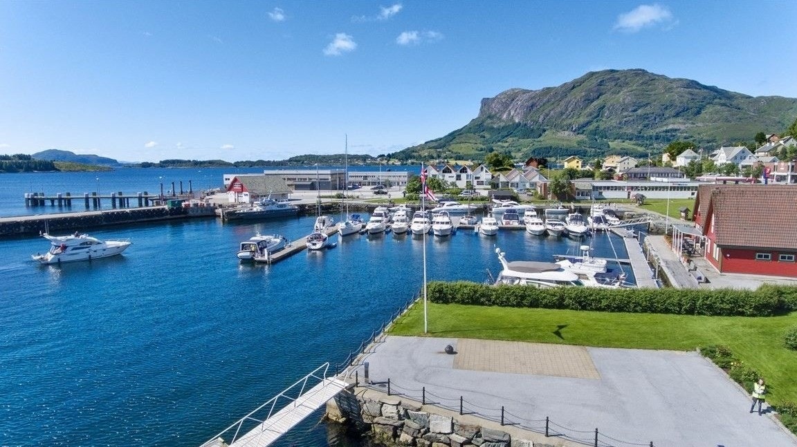 Askvoll er ein populær destinasjon for båtturisme. Gjestekai med bunkring, pub og restaurant Galleribilde