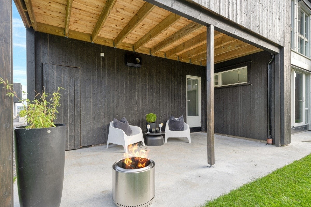 Uteplass 1.etg Galleribilde