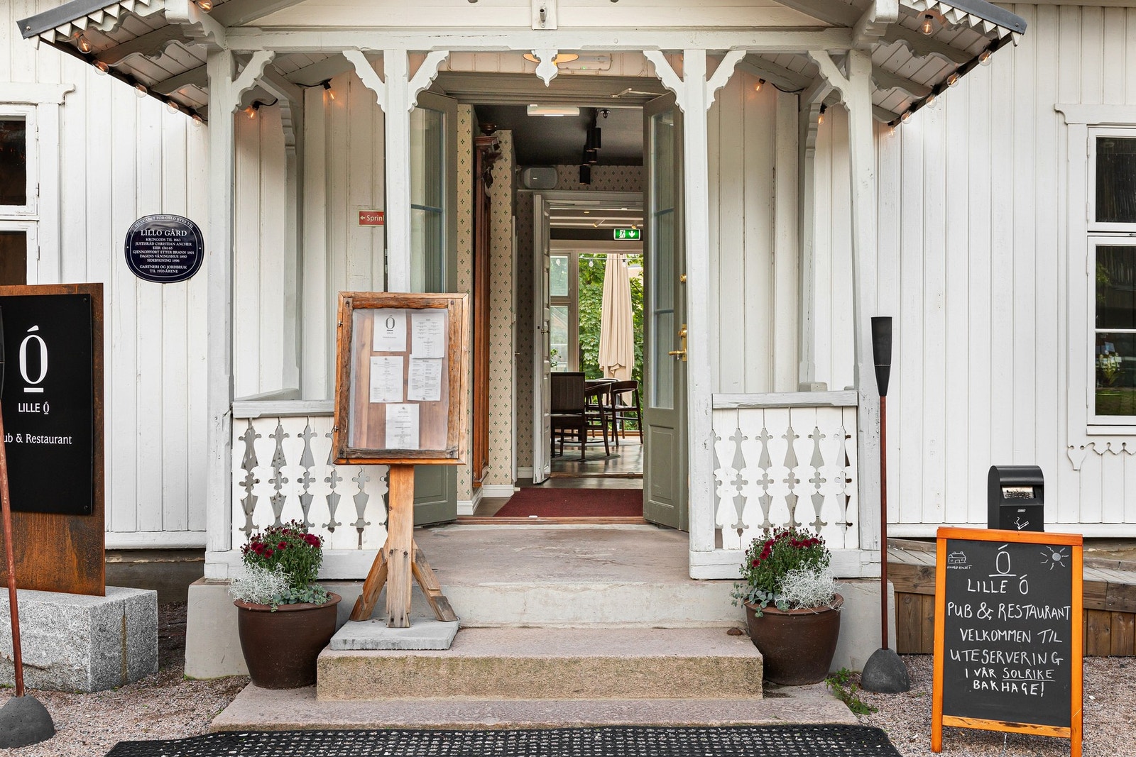 Ta turen innom Lille Ó som er en sjarmerende restaurant med lunsj og middag. Galleribilde