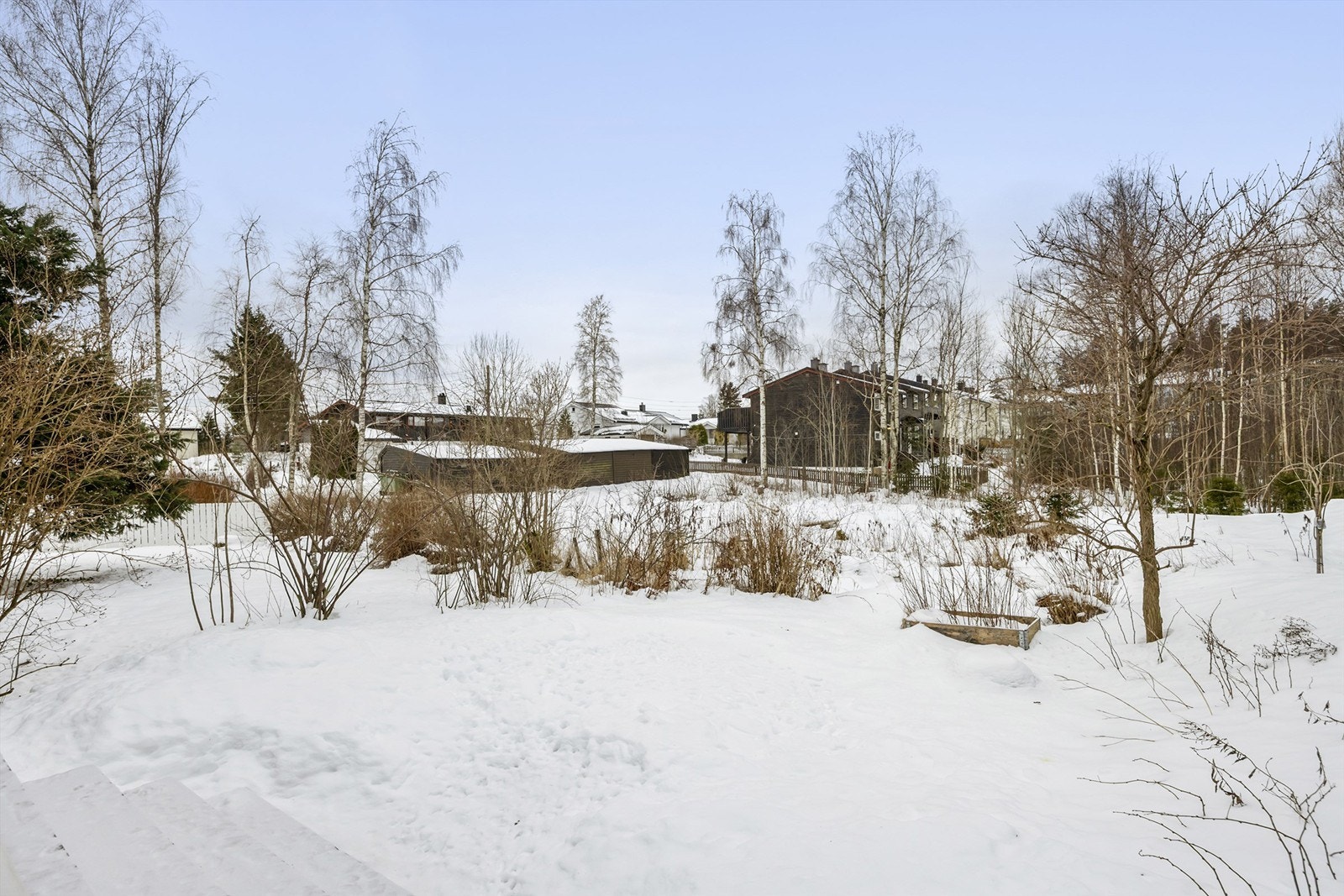 Utenfor egen tomt med gressplen er det regulert til lekeareal for barn. Galleribilde