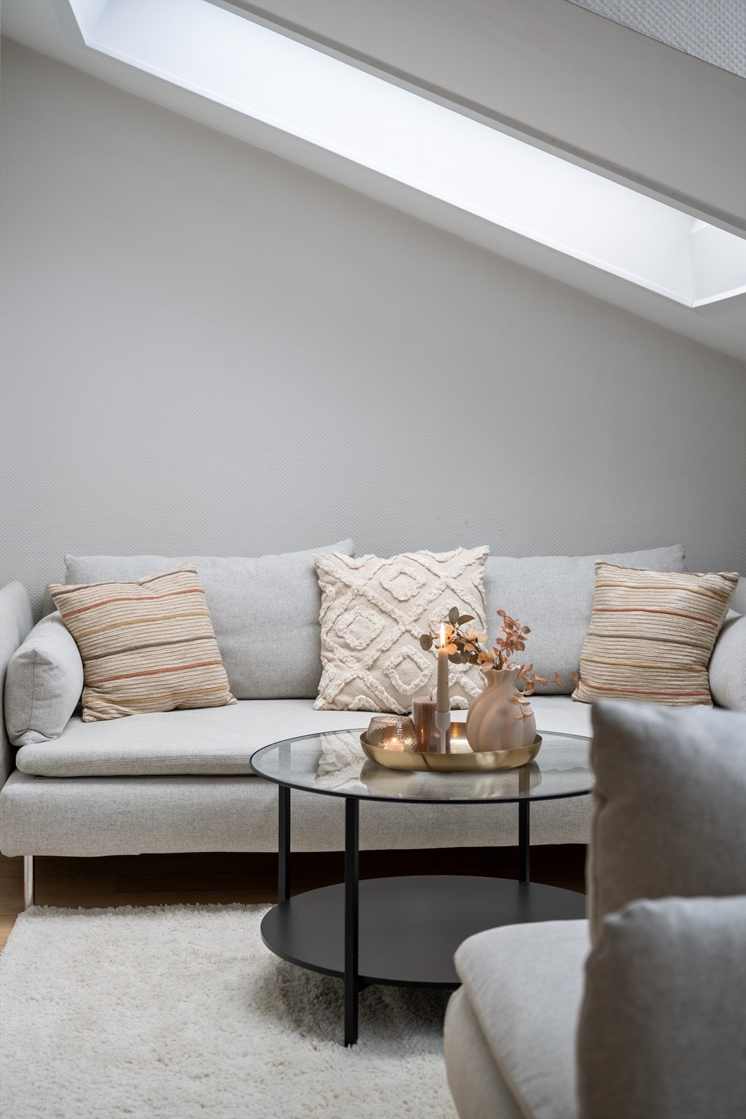 Koselig sitteplass ved vinduet. Galleribilde