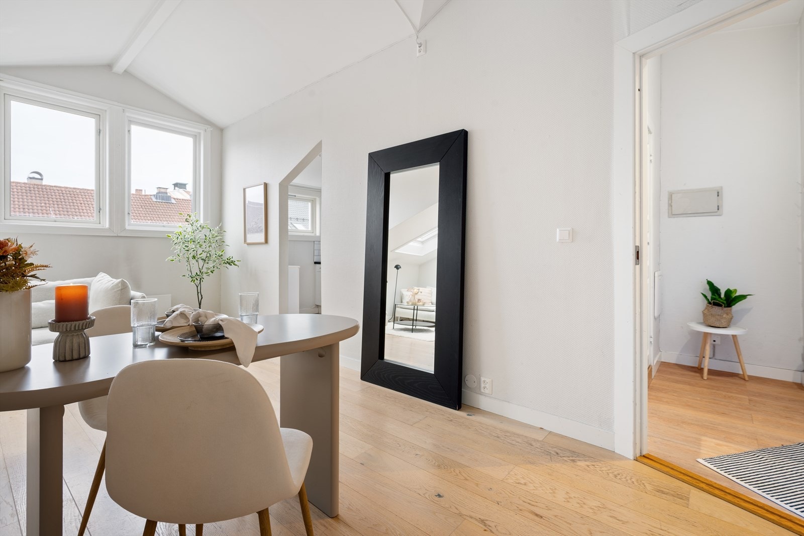 Det er plass til større spisebord om ønskelig. Galleribilde