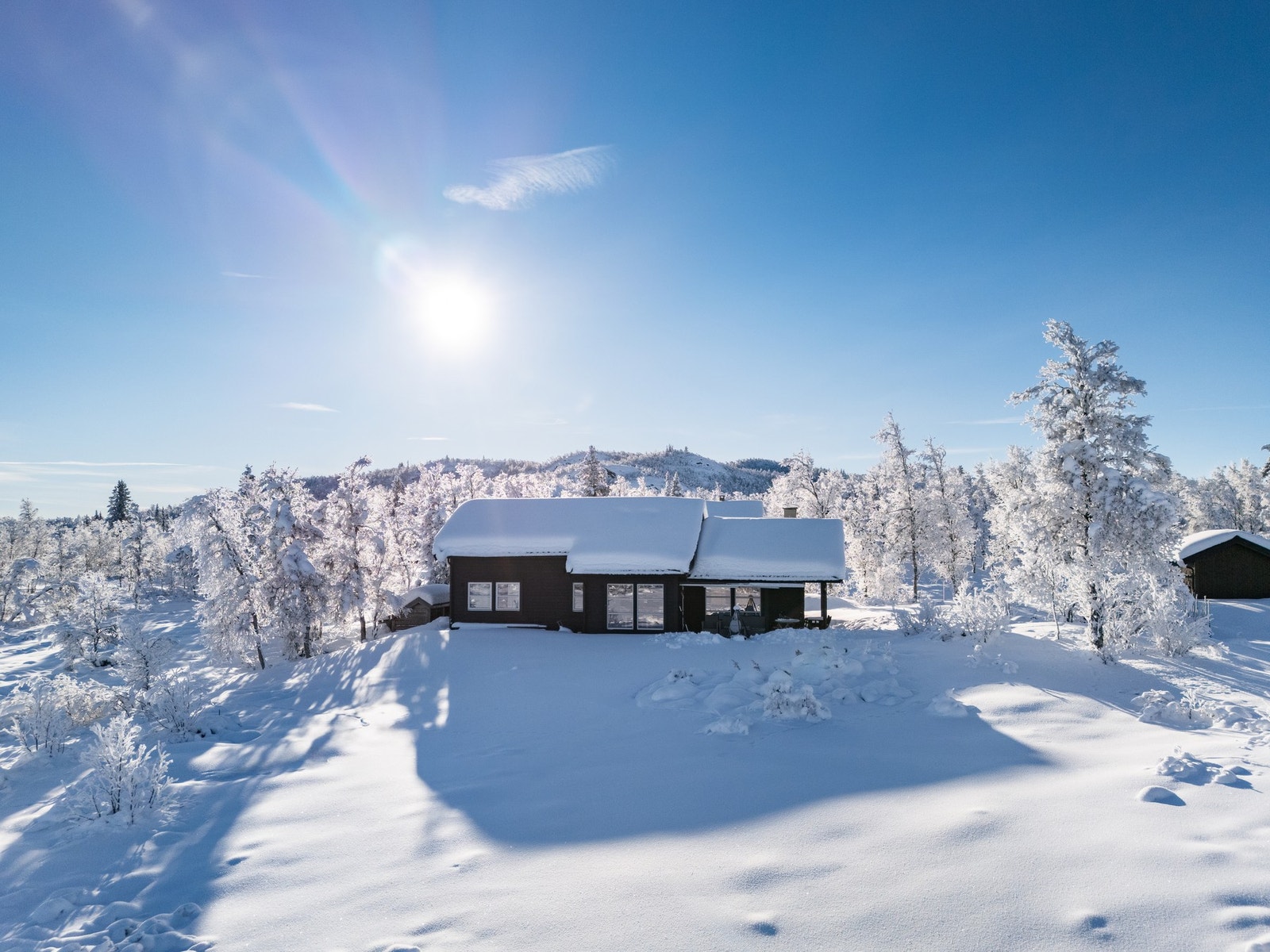 Eiendomsmegler MNEF/Partner/Økonom - Ådne Holestøl Hognerud ønsker velkommen til Mosaskardet 48! (Foto: Terje Bjørnsen) Galleribilde