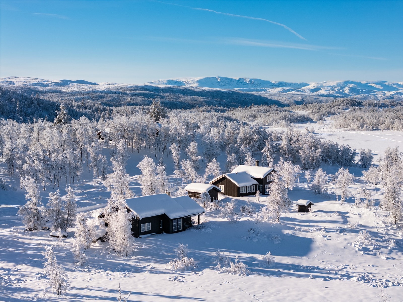 Høyt over hverdagen finner du denne hytteperlen Galleribilde