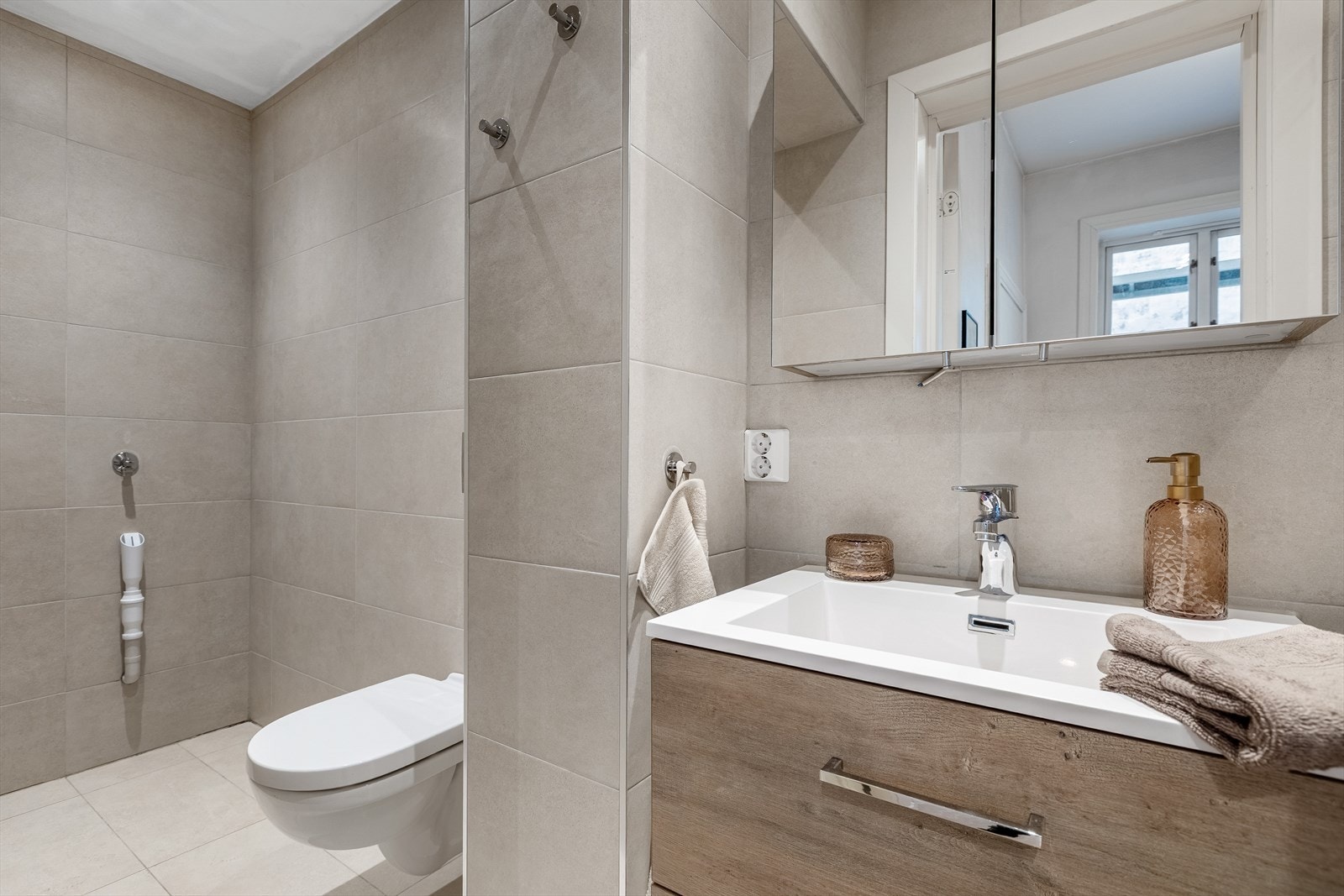 Opplegg for vaskemaskin. Galleribilde