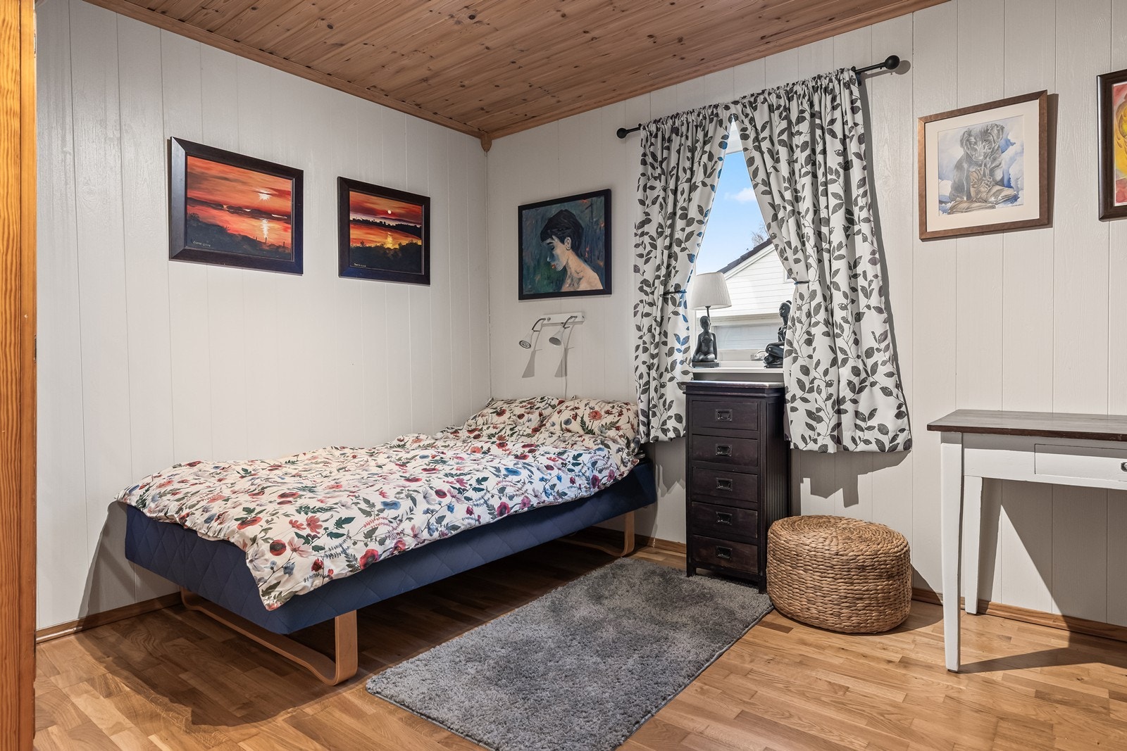 Boligens andre soverom er også av god størrelse. Galleribilde