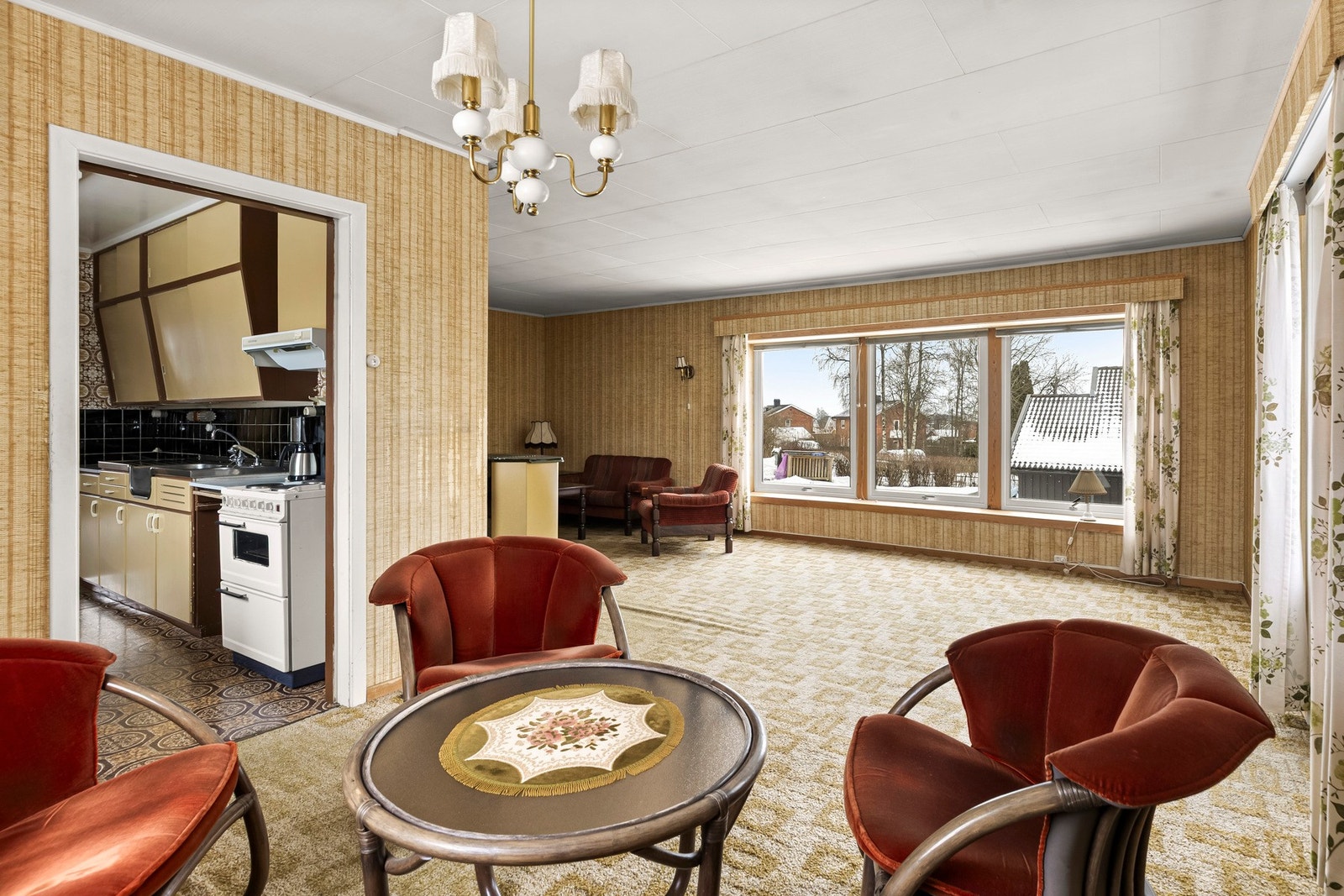 Stor vinkelstue med plass til naturlig møblement Galleribilde