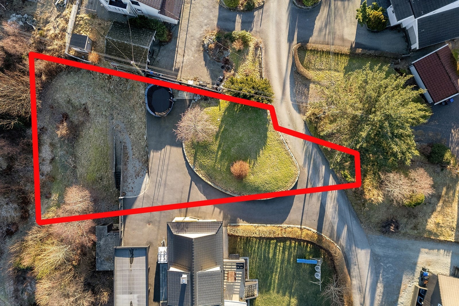 Eiendomsgrensene er veiledende. Se kart for nærmere informasjon. Galleribilde