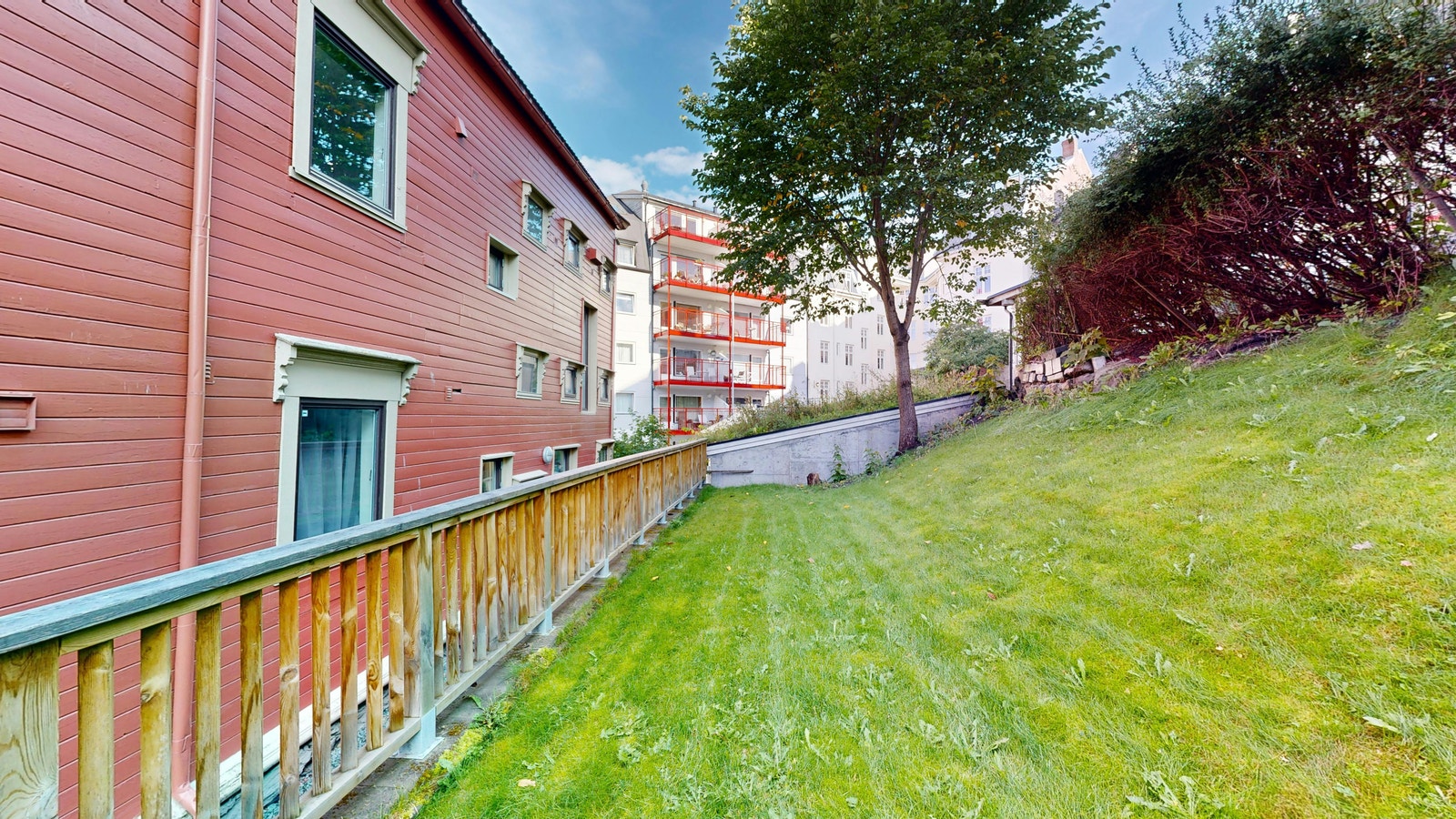 Felles plen i bakhagen Galleribilde