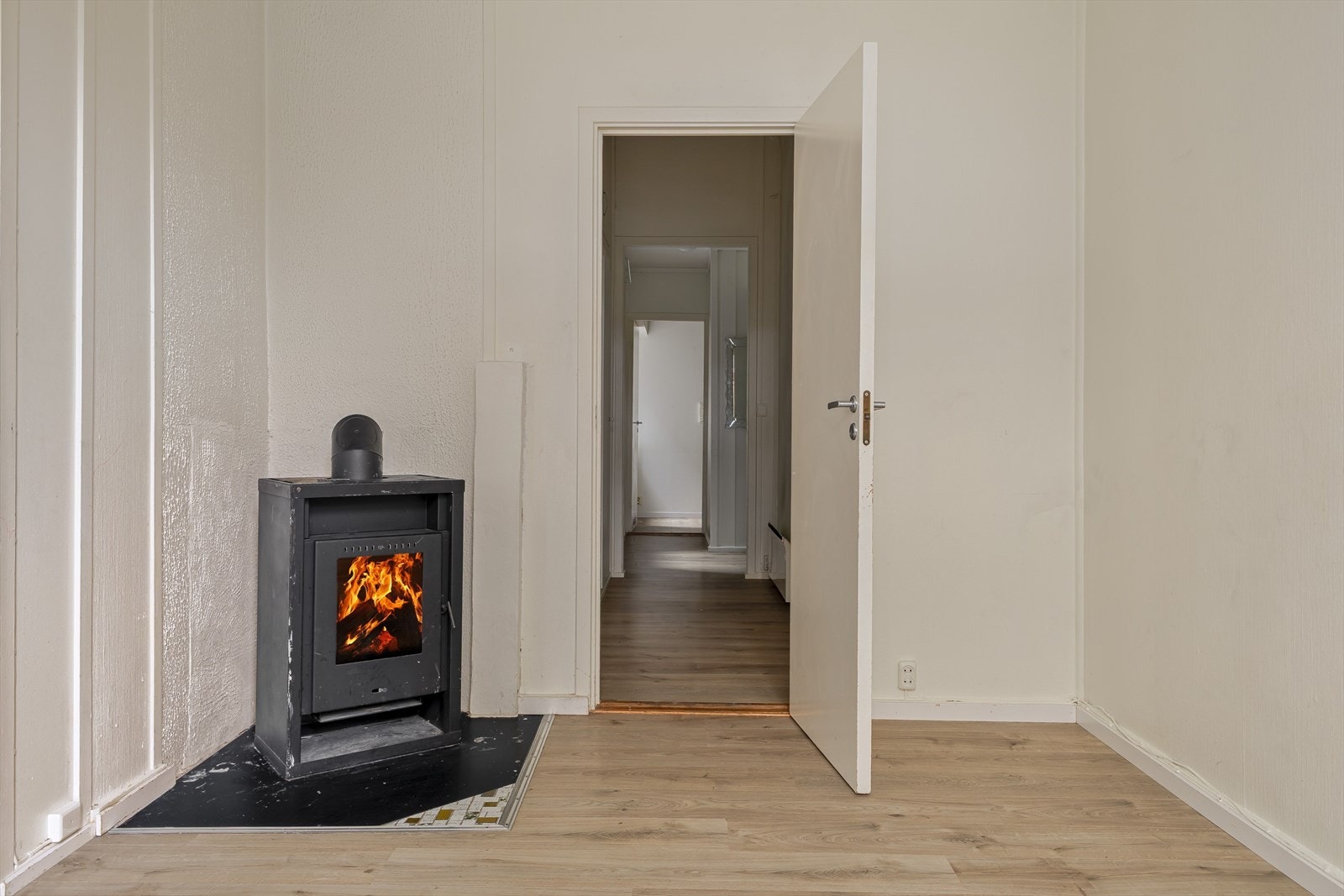 Stue (flamme i vedovn er lagt inn av fotograf) Galleribilde