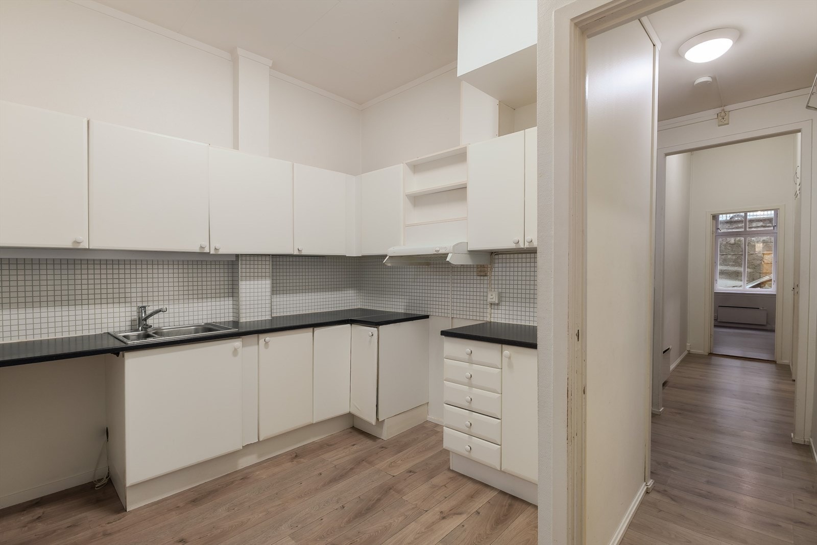 Kjøkkeninnredning mot entre Galleribilde