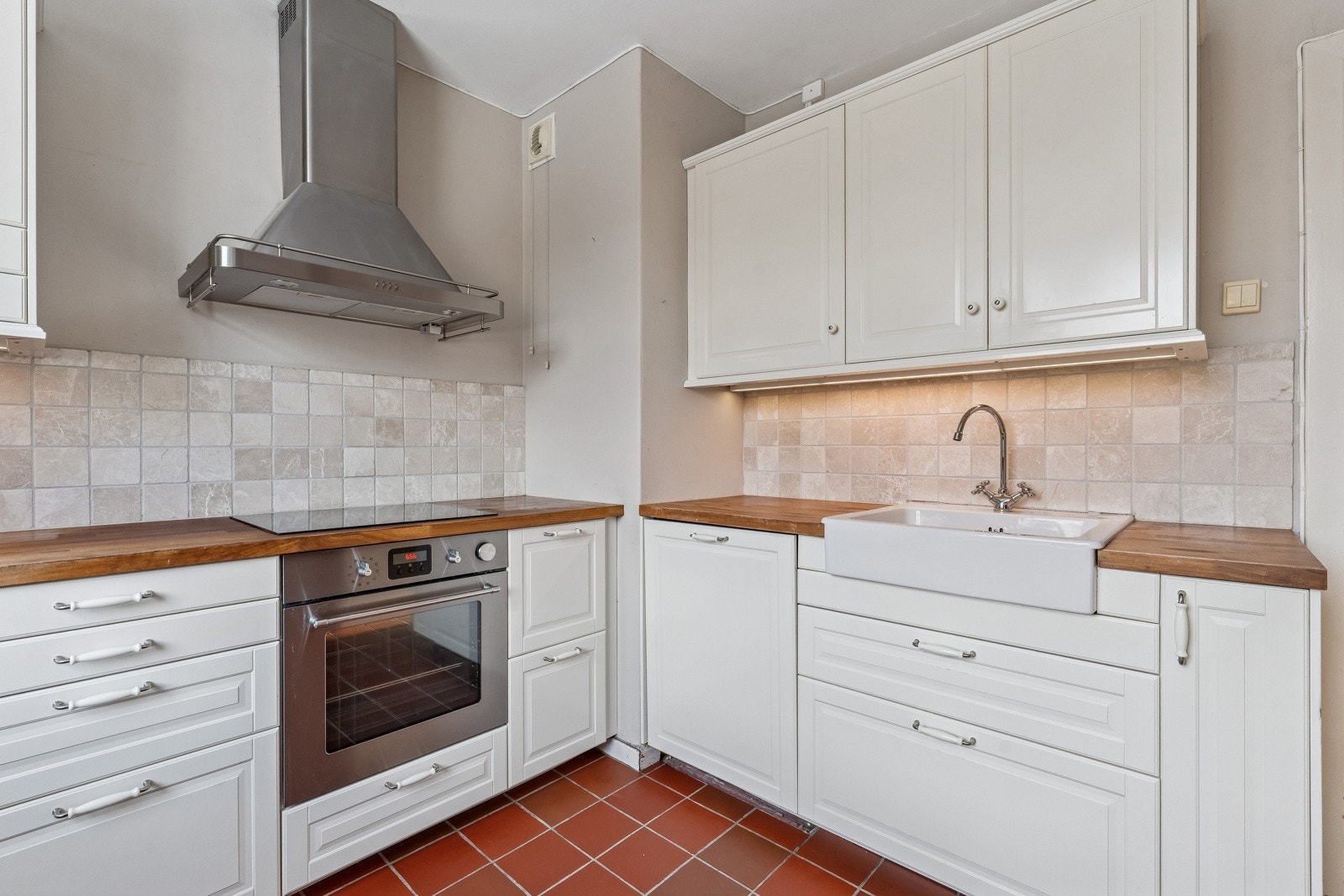 Hvitevarer på kjøkken følger ved salg. Galleribilde