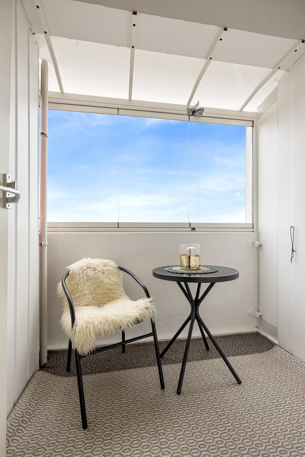 Innglasset balkong med flott utsikt Galleribilde