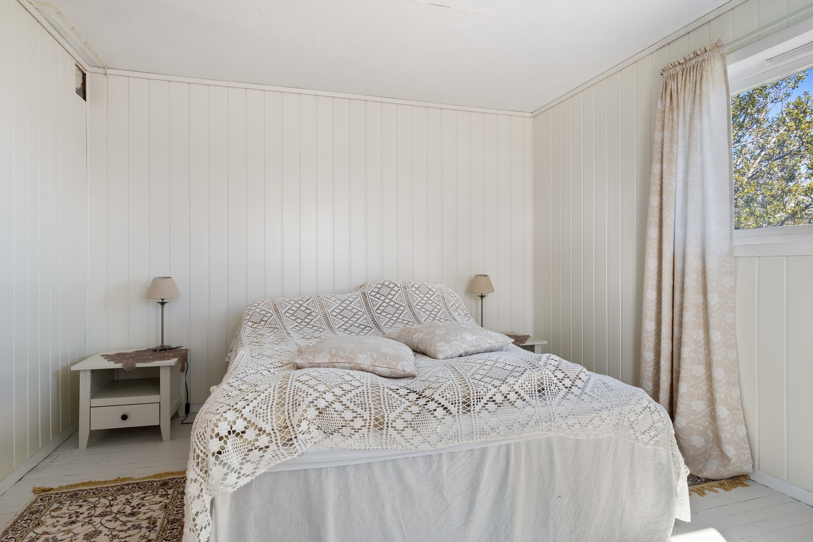 Soverom - Vi gjør oppmerksom på at takstmannen opplyser at det mangler rømningsvei fra 2. etasje og at det bør monteres stige Galleribilde