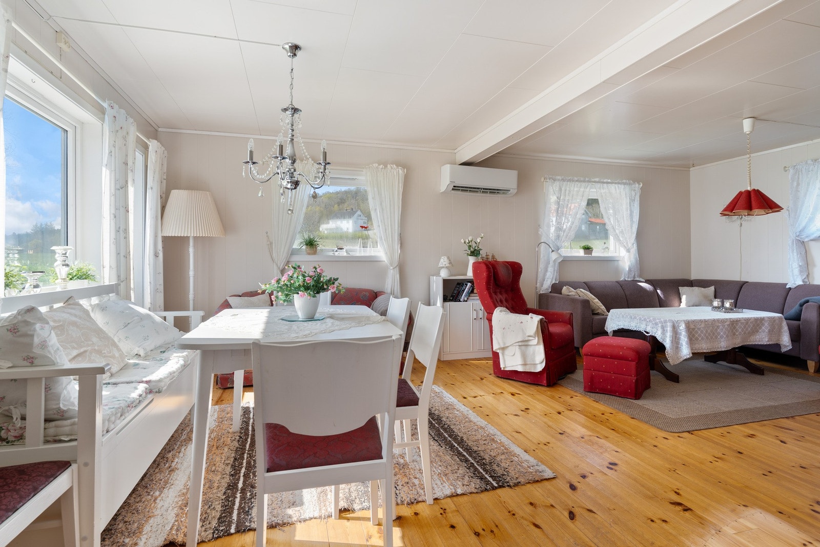 Det er installert varmepumpe i stua Galleribilde