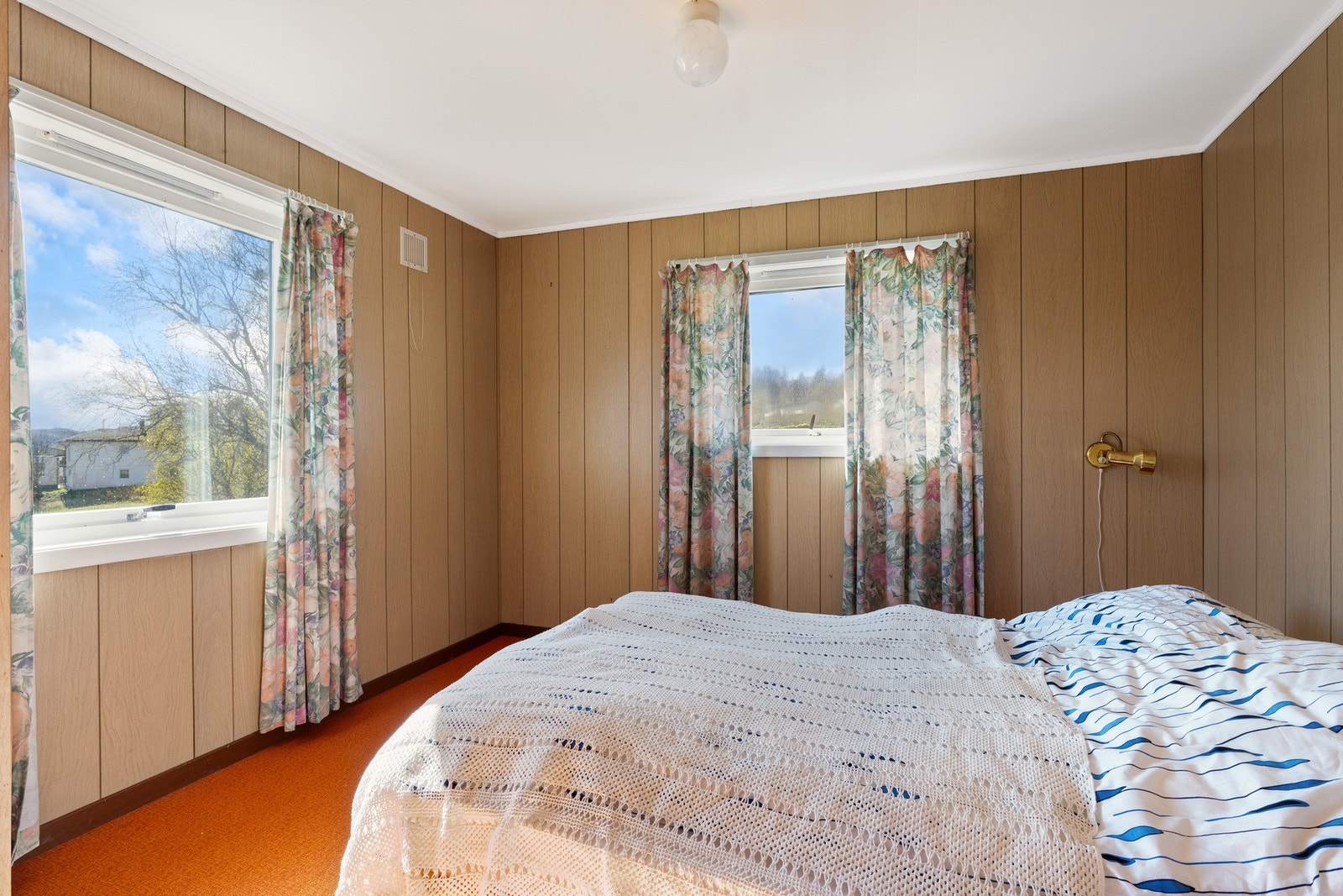 Soverom - Vi gjør oppmerksom på at takstmannen opplyser at det mangler rømningsvei fra 2. etasje og at det bør monteres stige Galleribilde