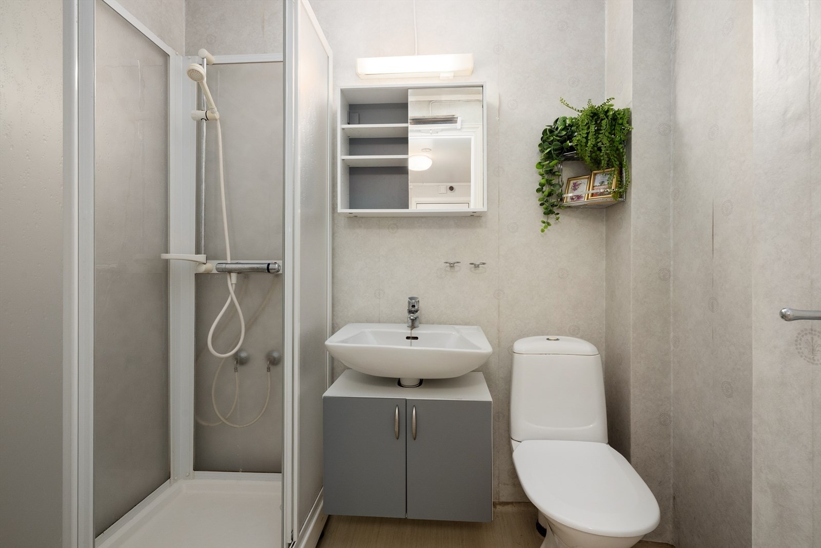 Borettslaget har vedtatt bytte av bad, rør og beredere som vil påvirke fellesgjeld/felleskostnader, med oppstart av prosjektet i januar 2026. Galleribilde