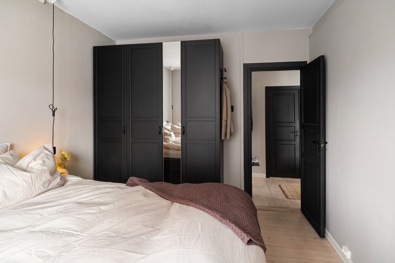 Praktisk garderobeløsning for klær og sko. Galleribilde