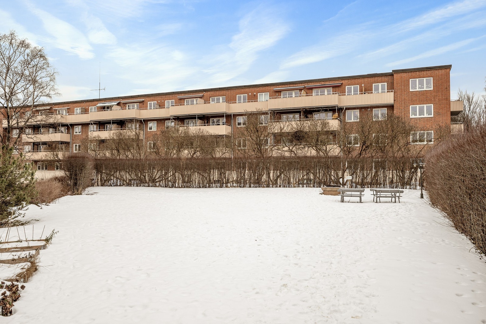 Romslig fellesareal. Borettslaget har avtale om vaktmestertjeneste med Facilitec. Vaktmester ivaretar oppgavene knyttet til rydding, snømåking, daglig drift, løpende vedlikehold Galleribilde