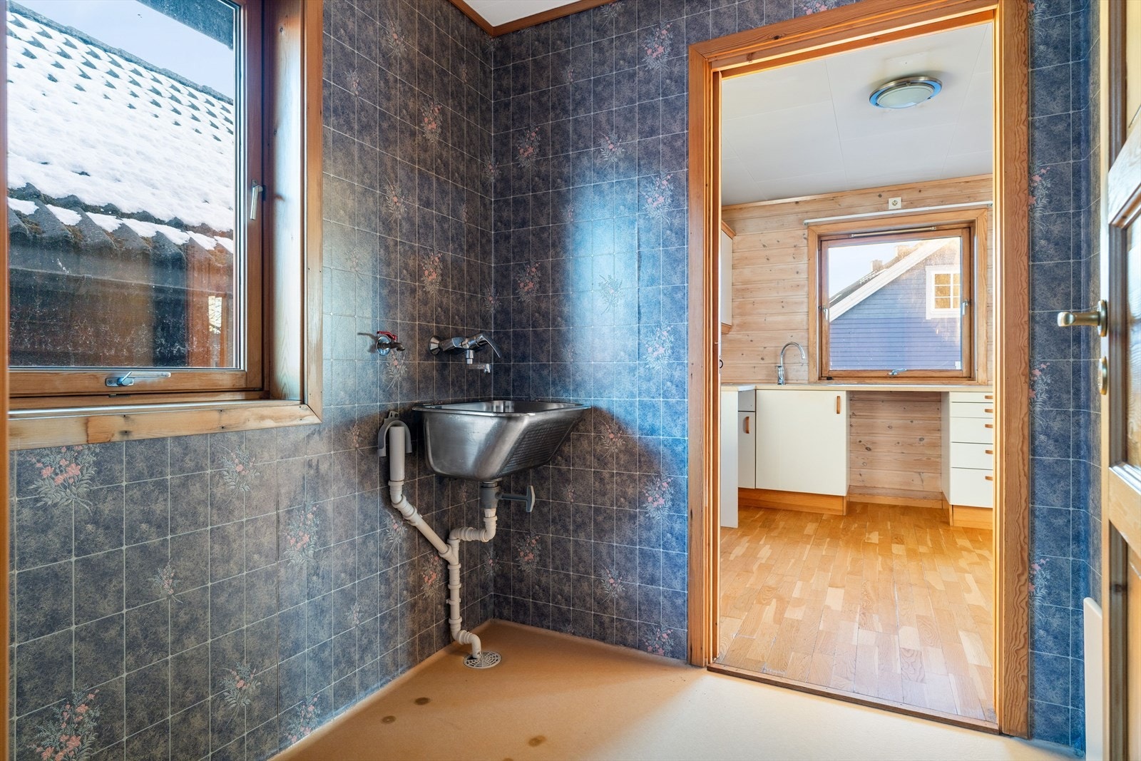 Vaskerom på ca. 5,5 kvm som gjør klesvasken enkel, effektiv og godt organisert. Galleribilde