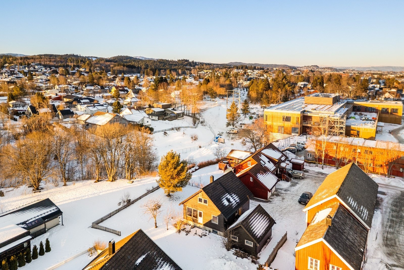 Området rundt J.O. Stavs veg preges av en god balanse mellom fredelige boliggater og et levende lokalmiljø. Galleribilde