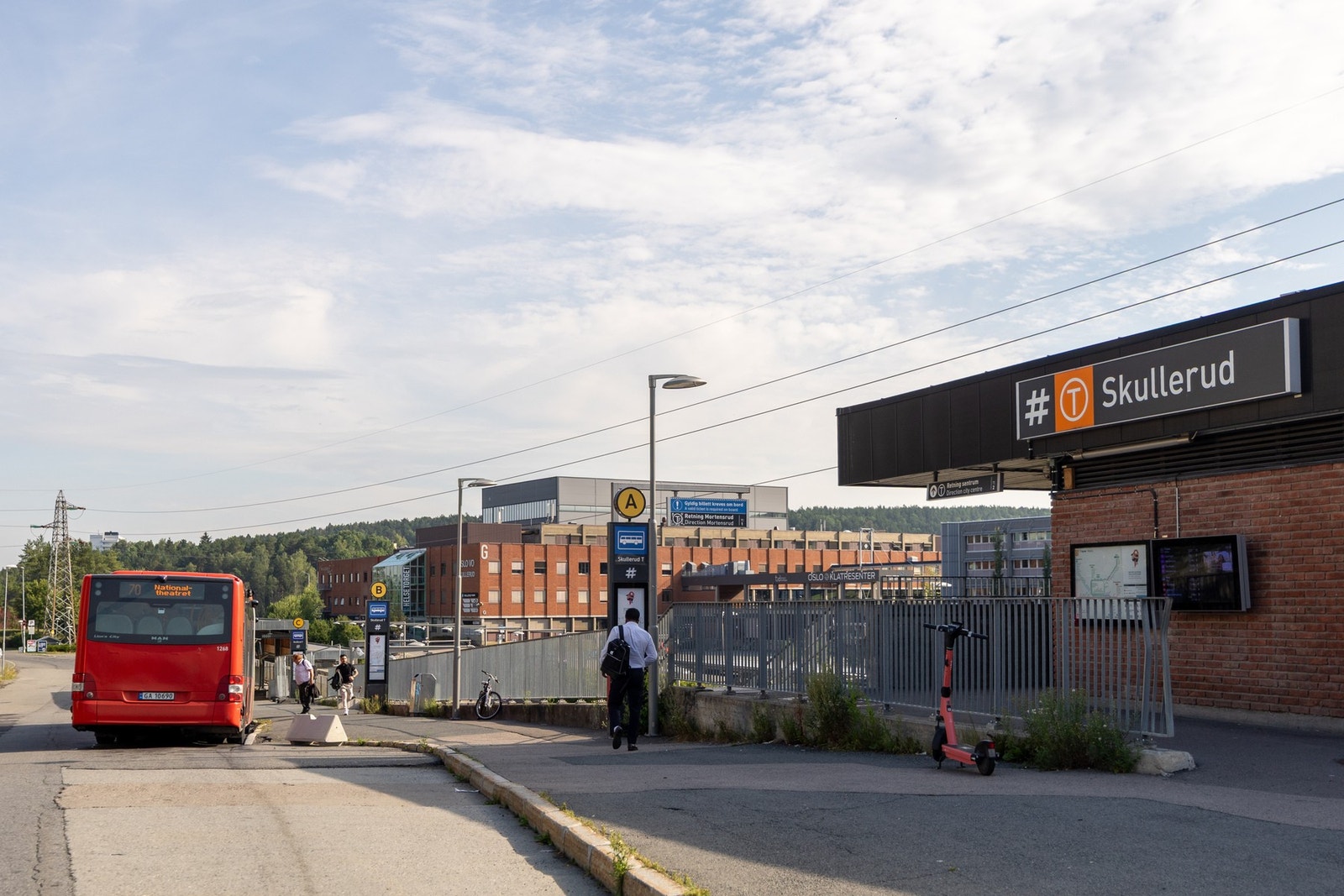 Skullerud T-bane og busstopp. Galleribilde