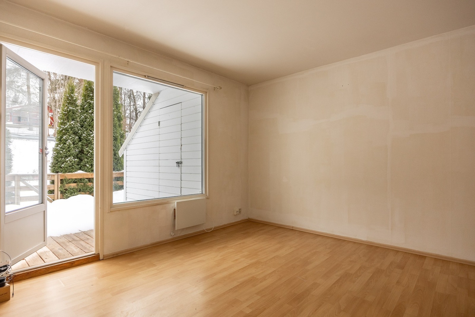 Oppussingsobjekt med flott potensial. 2-roms selveier med stor terrasse på hele 21 kvm og garasjeplass. Galleribilde