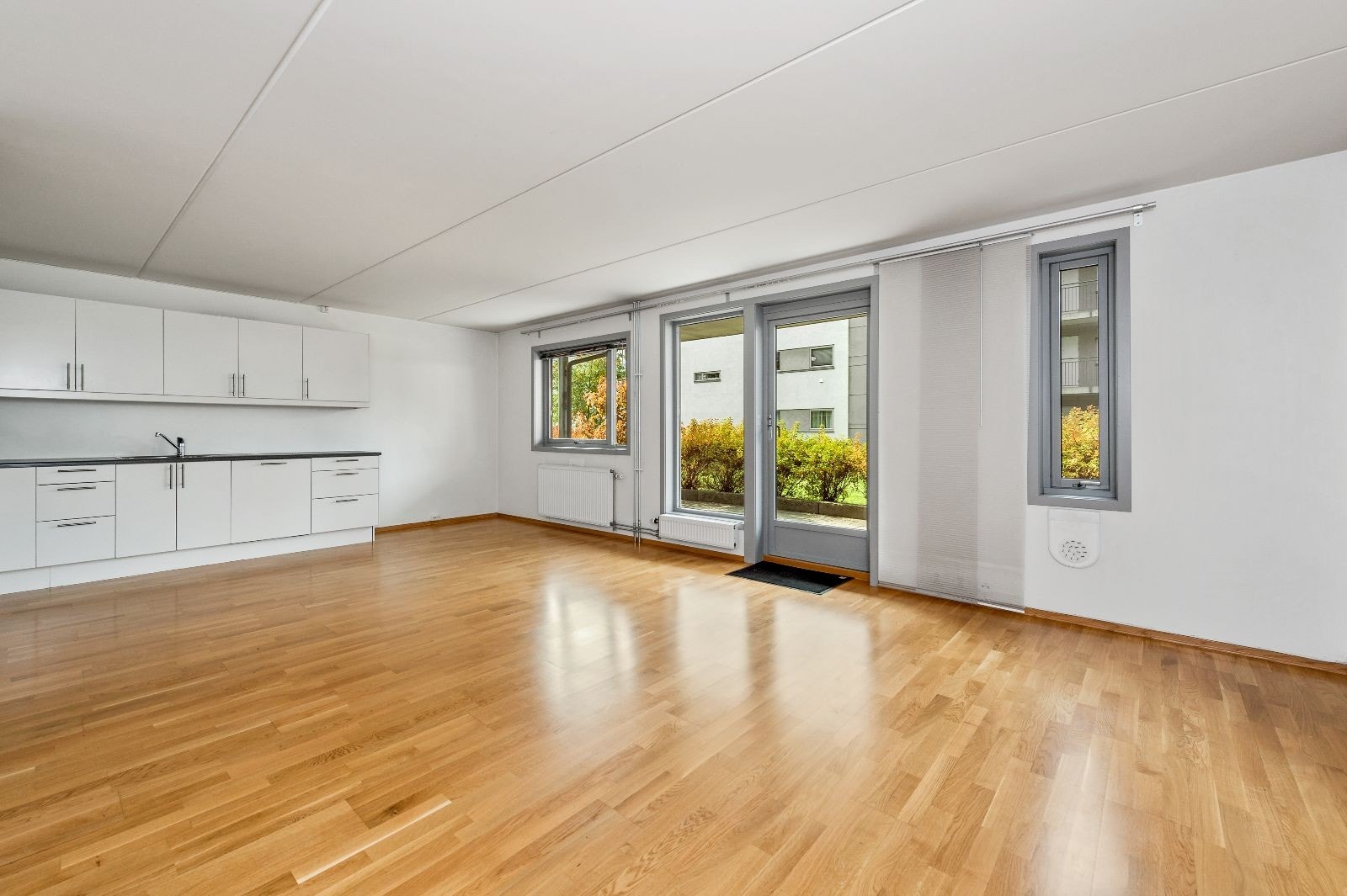 Leiligheten fremstår som lys og pen Galleribilde