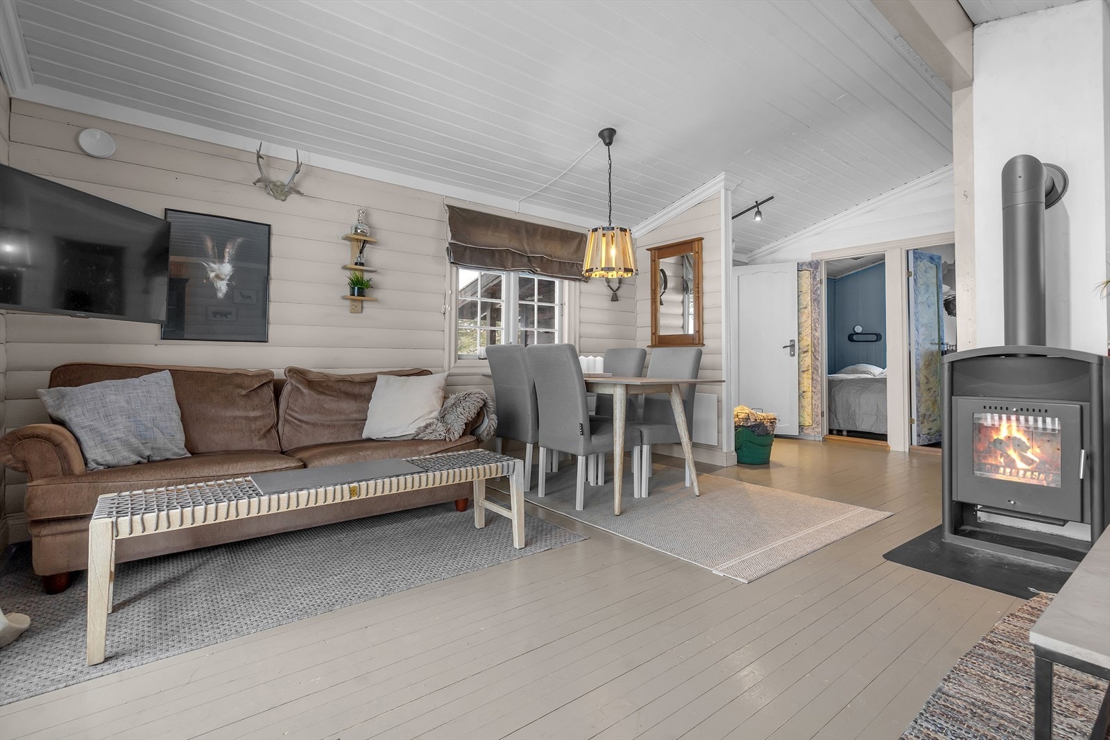 Hytta overtas fullt møblert og utstyrt. Galleribilde